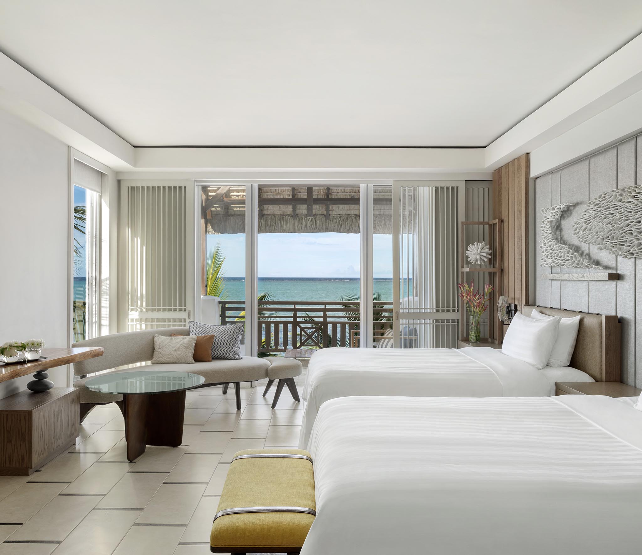 Shangri-La-Mauritius_0001_Junior Suite Frangipani Club_Ocean View Twin_Bedroom