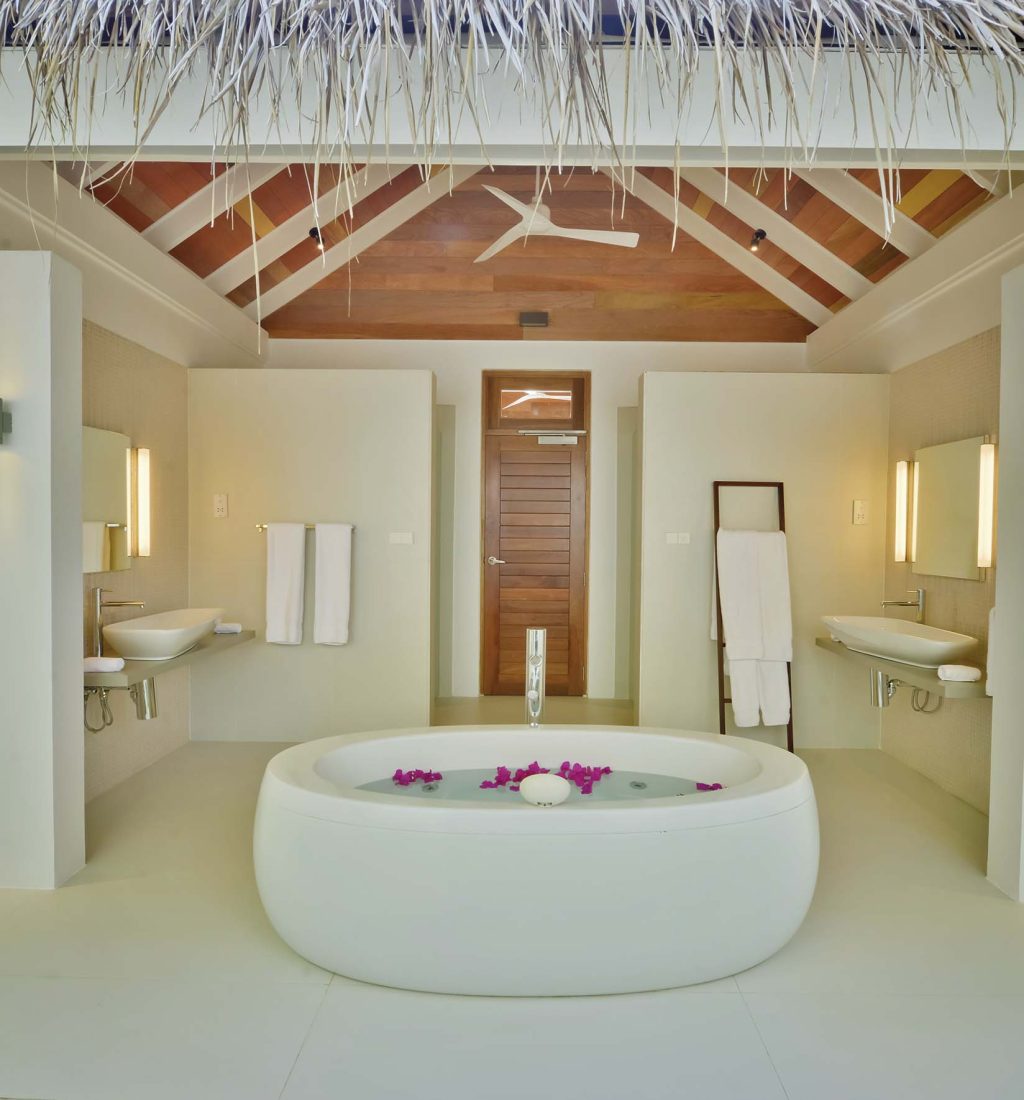 Beach-villa-kandolhu-badekar