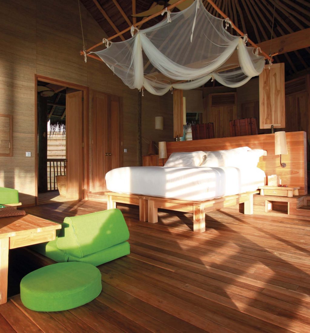 Lagoon-water-villa-bed-six-senses-laamu
