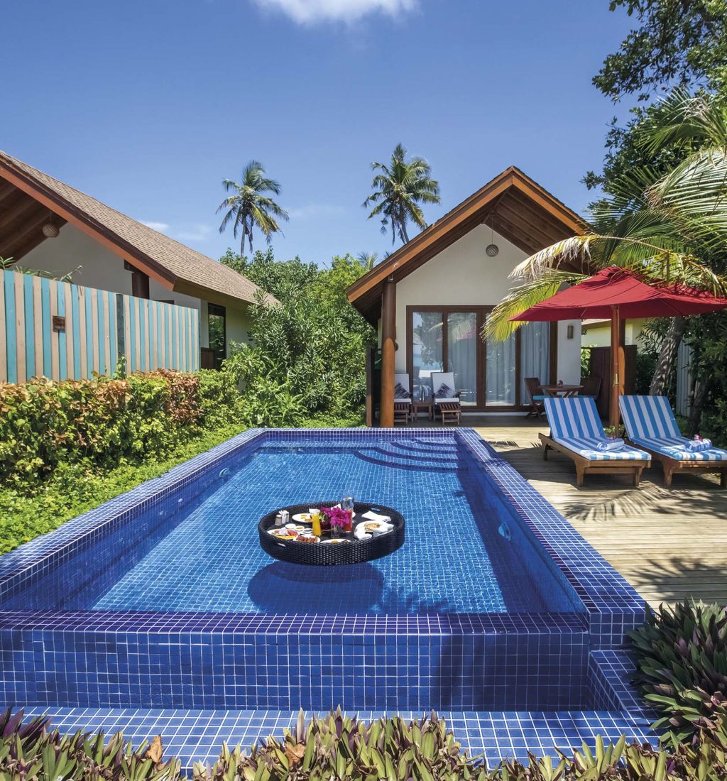 Pool-strandvilla-floating-breakfast-morgenmad-Deluxe-Beach-Pool-Villa-Reethi-Faru