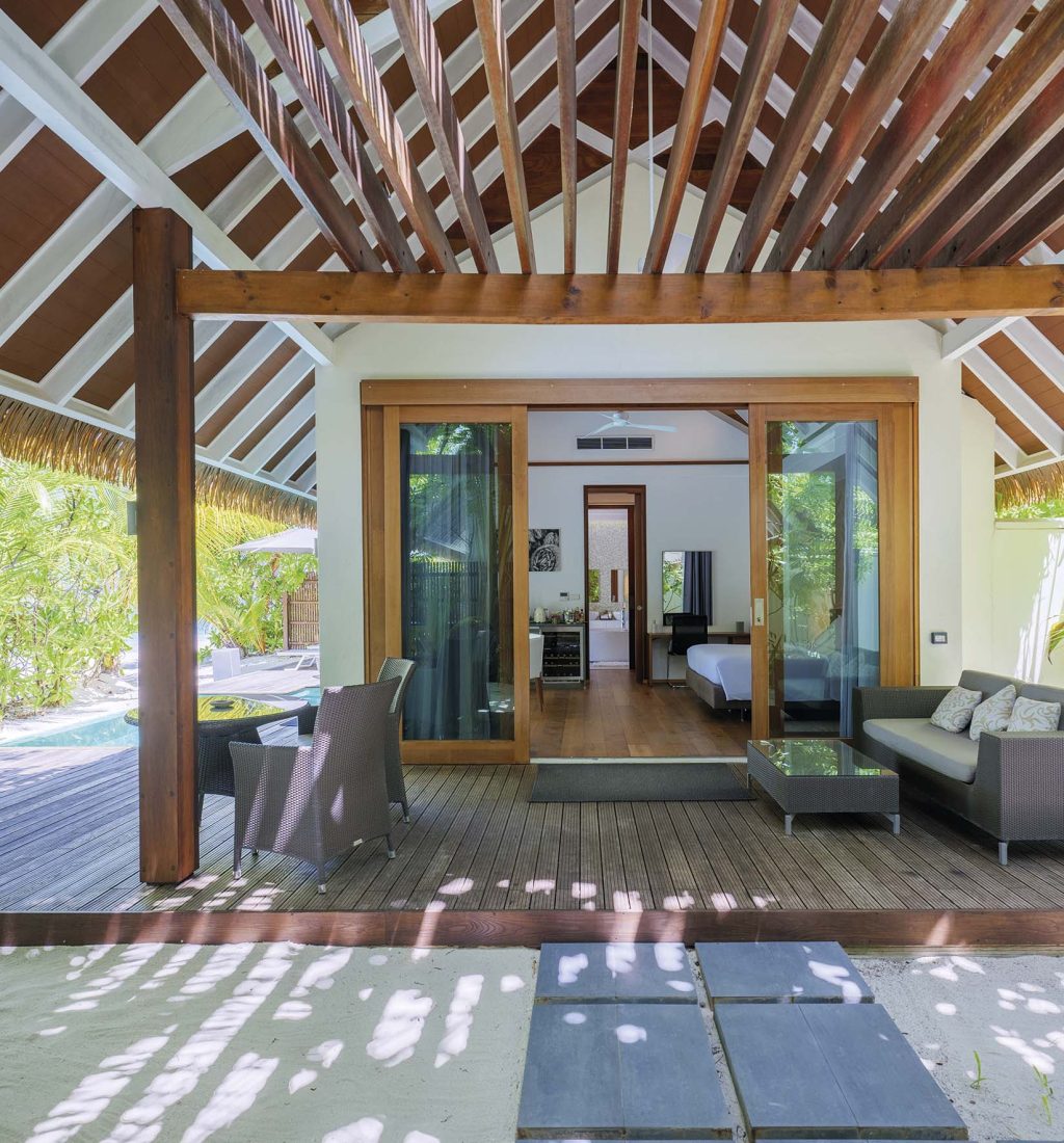 Pool-villa-kandolhu-strand-ude