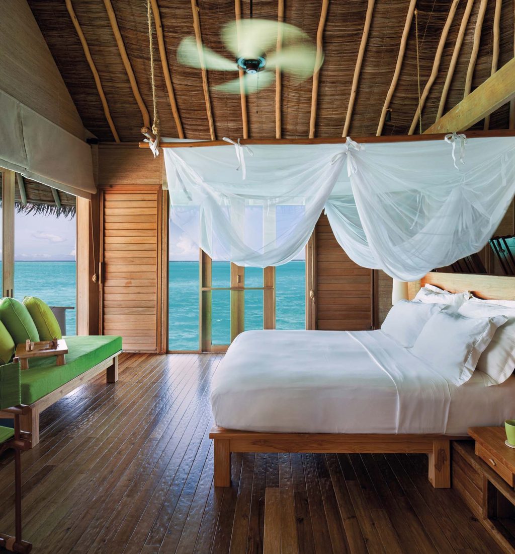 laamu-water-villa-six-senses-sovevaerelse-seng